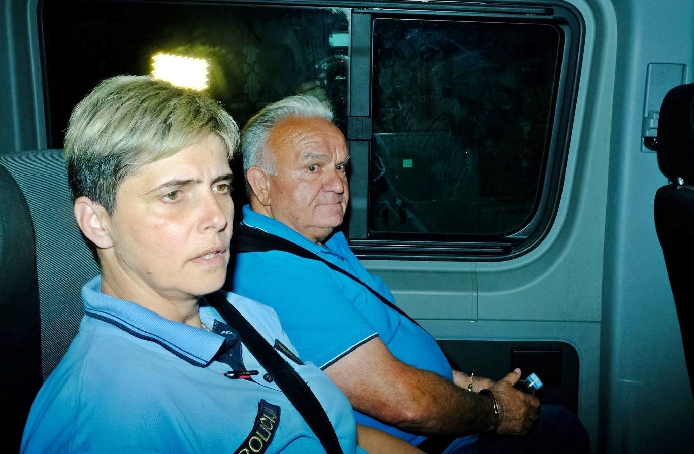 Dumbović s lisicama na rukama izašao iz USKOK-a, pogledajte