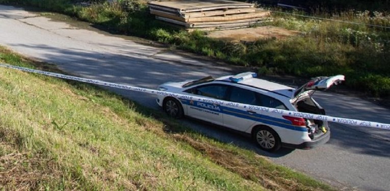 U Vukovaru bježao Golfom pa se zabio u policijski auto. Ozlijeđena dva policajca