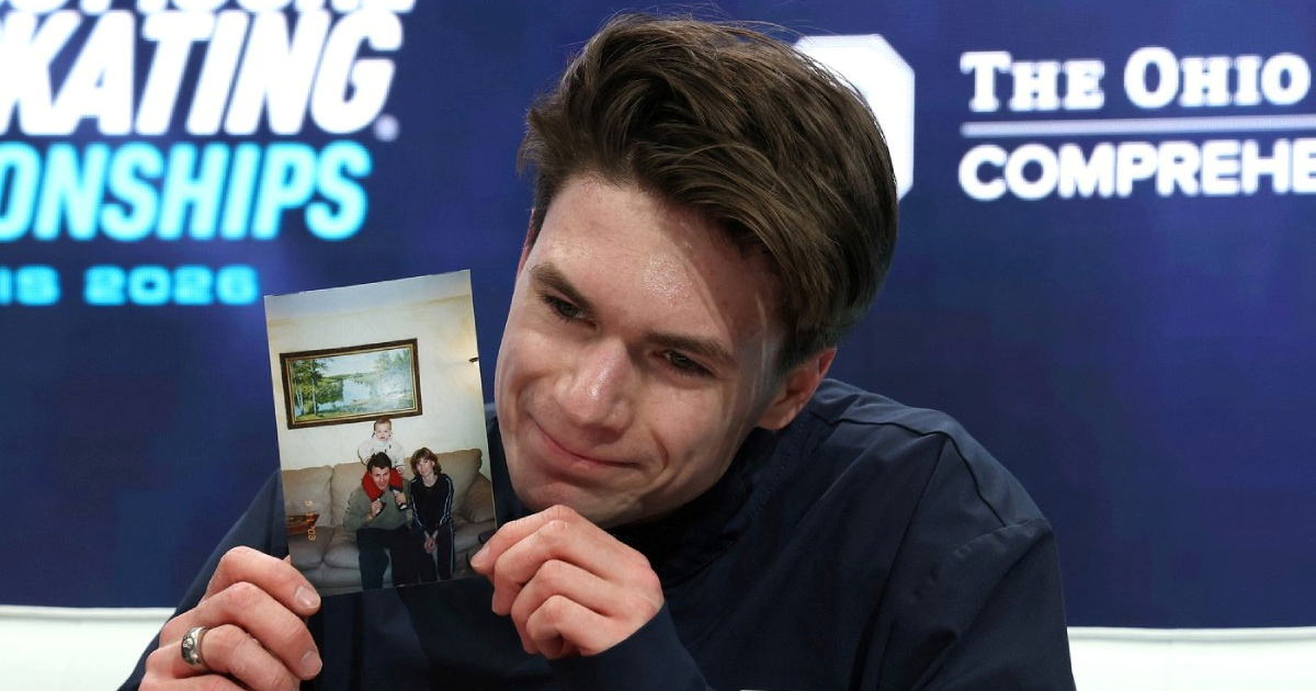 VIDEO Amerikanac držao sliku poginulih roditelja i čekao rezultate. Onda se rasplakao