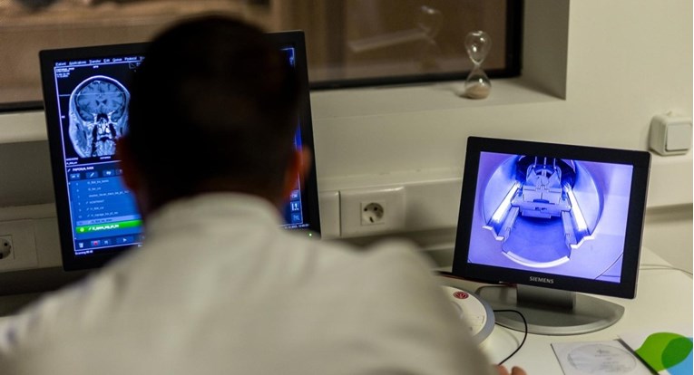 Devet bolnica uvodi robotske sustave za pripremanje lijekova za rak