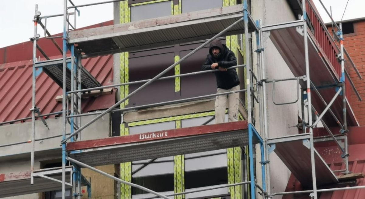Muškarac u Bjelovaru prijetio da će se baciti, tražio da mu puste suprugu iz zatvora