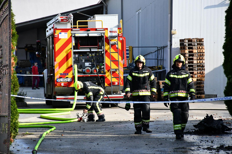 Požar u hali u Ravnoj Gori. Izgorjeli strojevi, oprema i vozilo