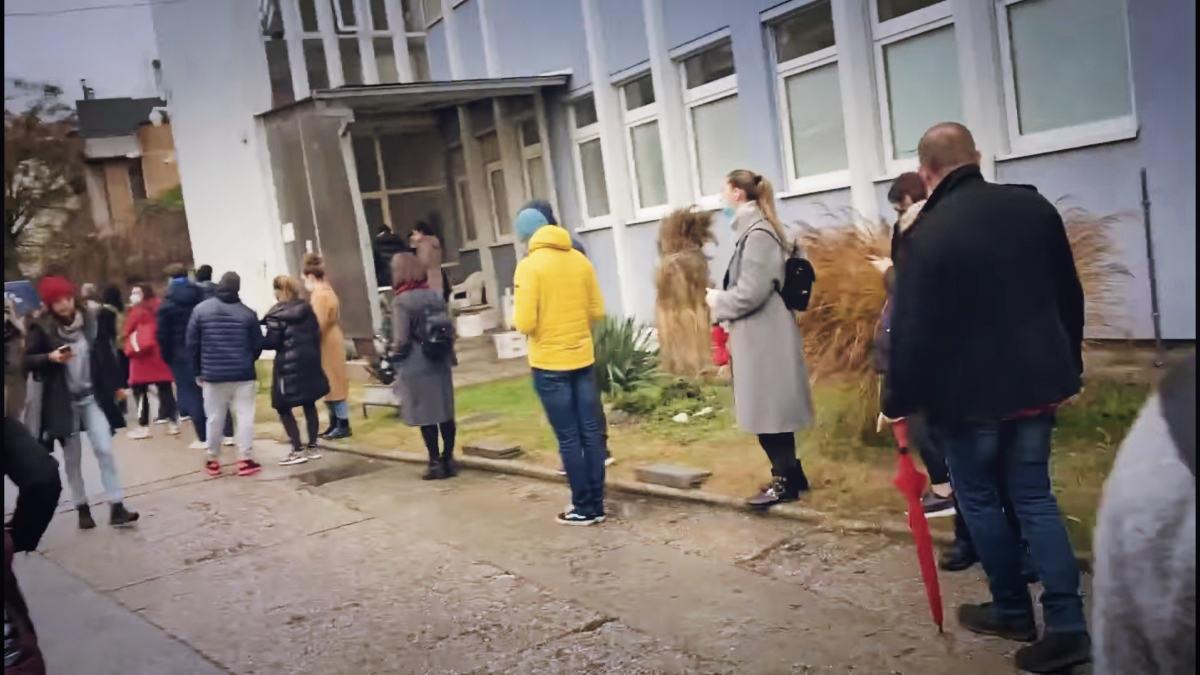 VIDEO Ispred Petrove bolnice u Zagrebu ogromni redovi, ljudi su došli darovati krv
