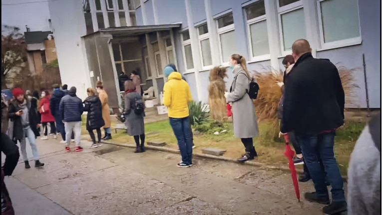 VIDEO Ispred Petrove bolnice u Zagrebu ogromni redovi, ljudi su došli darovati krv