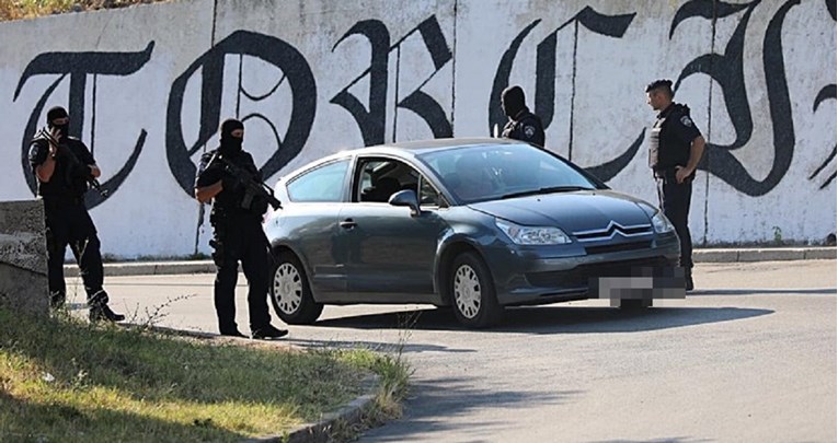 Opsadno stanje kod Dubrovnika. Ispucali 6 metaka u taksista, policija ih traži