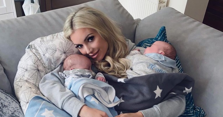 Mama blizanaca otkrila koji joj jednostavan trik pomaže razlikovati bebe