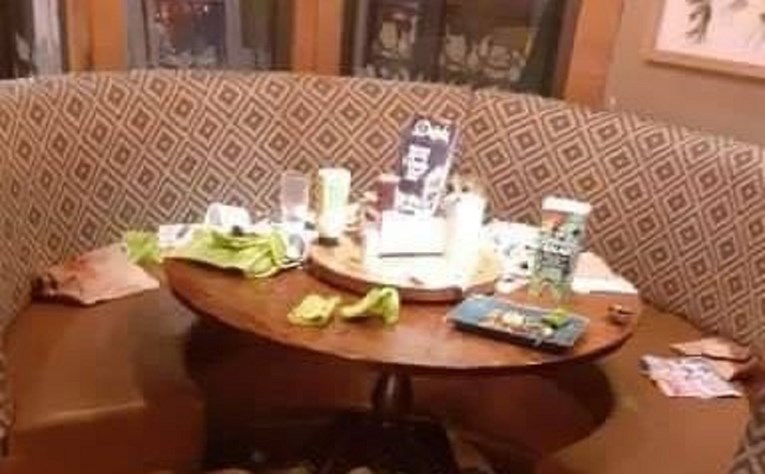 Fotka nereda koji je obitelj s djecom ostavila u restoranu razbjesnila ljude
