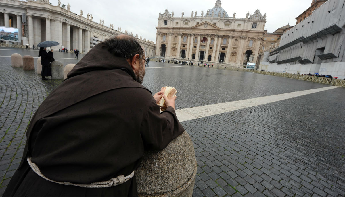 U Italiji zaražena četiri fratra, traže se svi koji su se kod njih ispovijedali