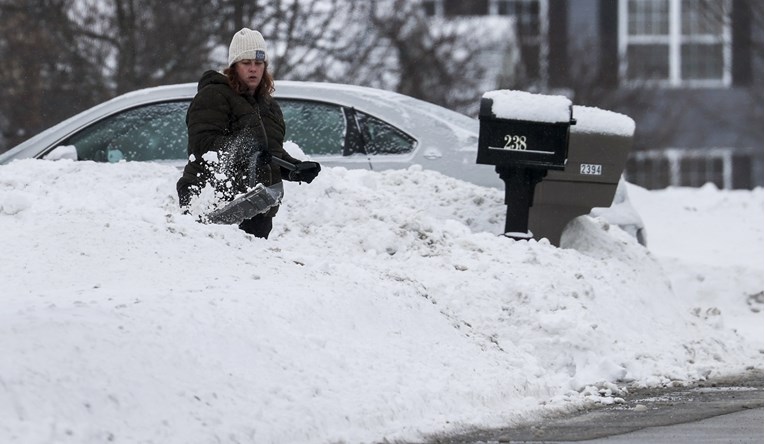 Ledena oluja poharala SAD: Najmanje 21 mrtav, milijuni bez struje