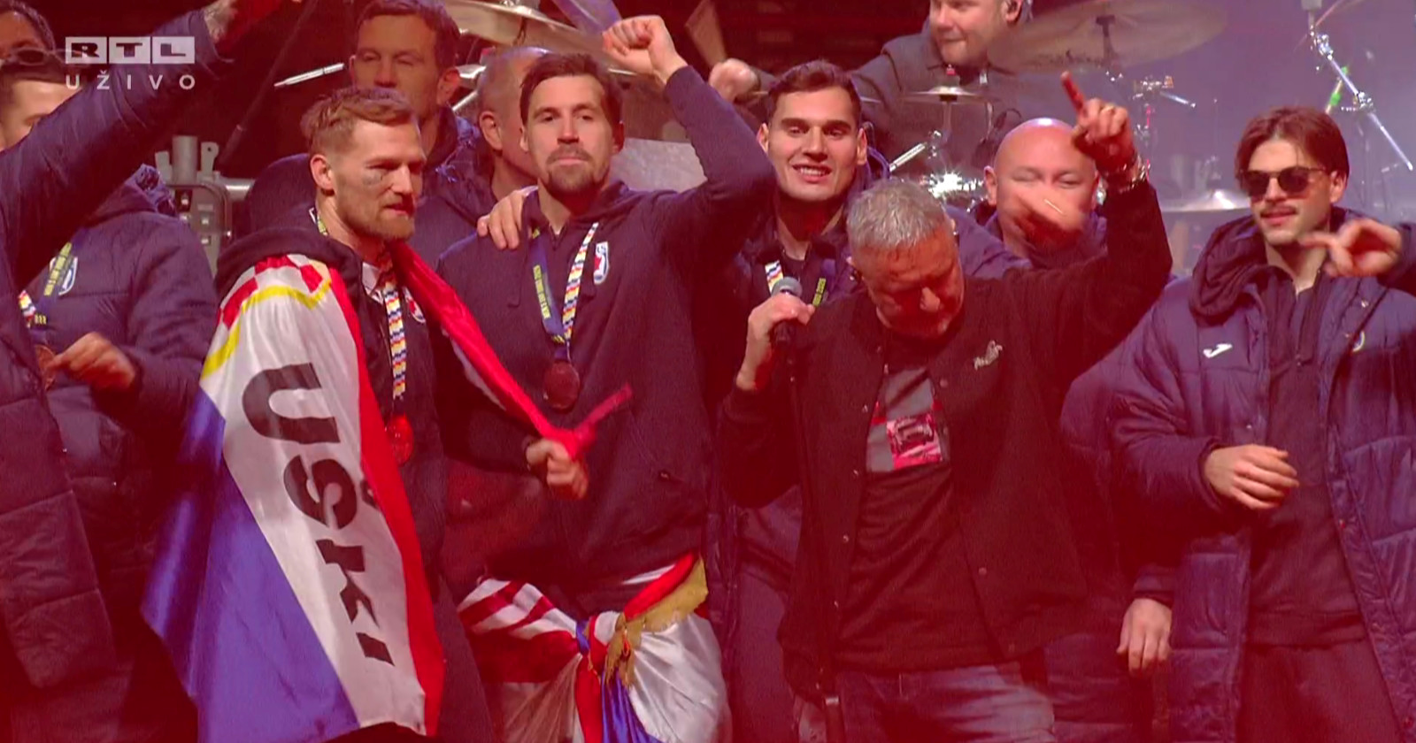 UŽIVO Trg gori. Thompson pjeva Ravnotežu: "Kad zapjevam partija mi sudi"