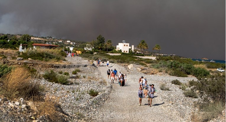 Radmanovo ministarstvo: Na Rodosu kojim bjesne požari nema životno ugroženih Hrvata