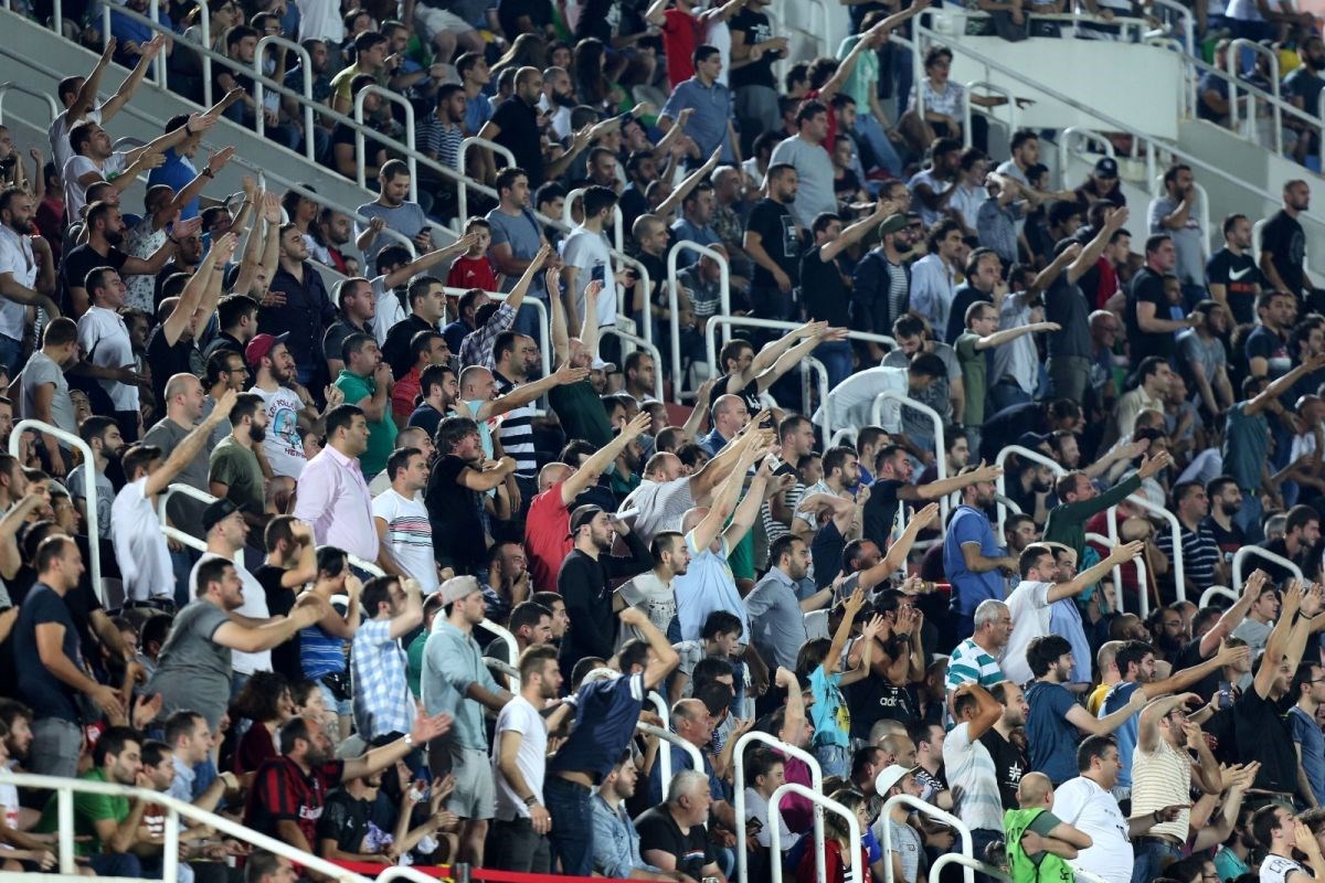 Boysi upali na stadion u Gruziji unatoč zabrani. Osiguranje ih izbacilo