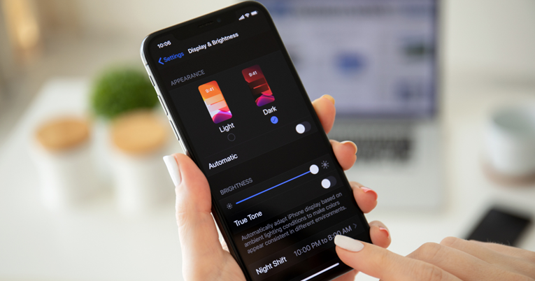 iOS 18 će zatamniti ikone iPhone aplikacija u tamnom načinu rada