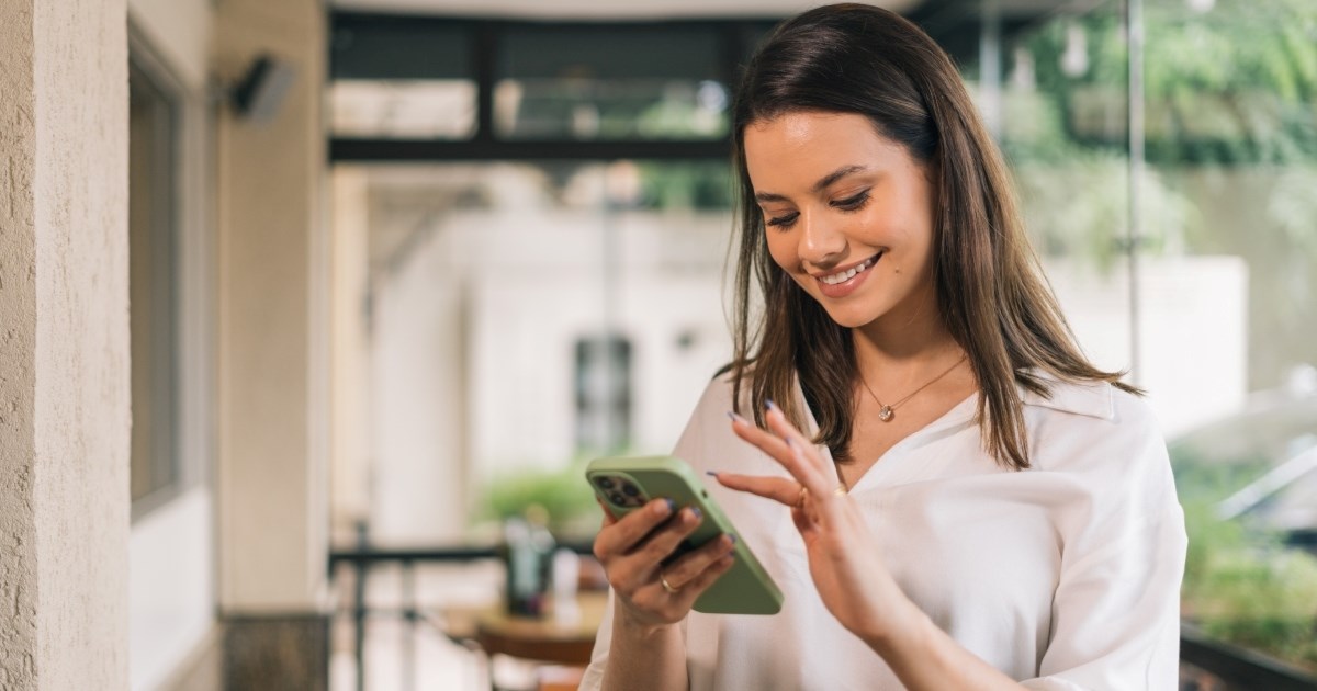 Provjeravanje partnera online: Korisna provjera ili jezivo uhođenje?