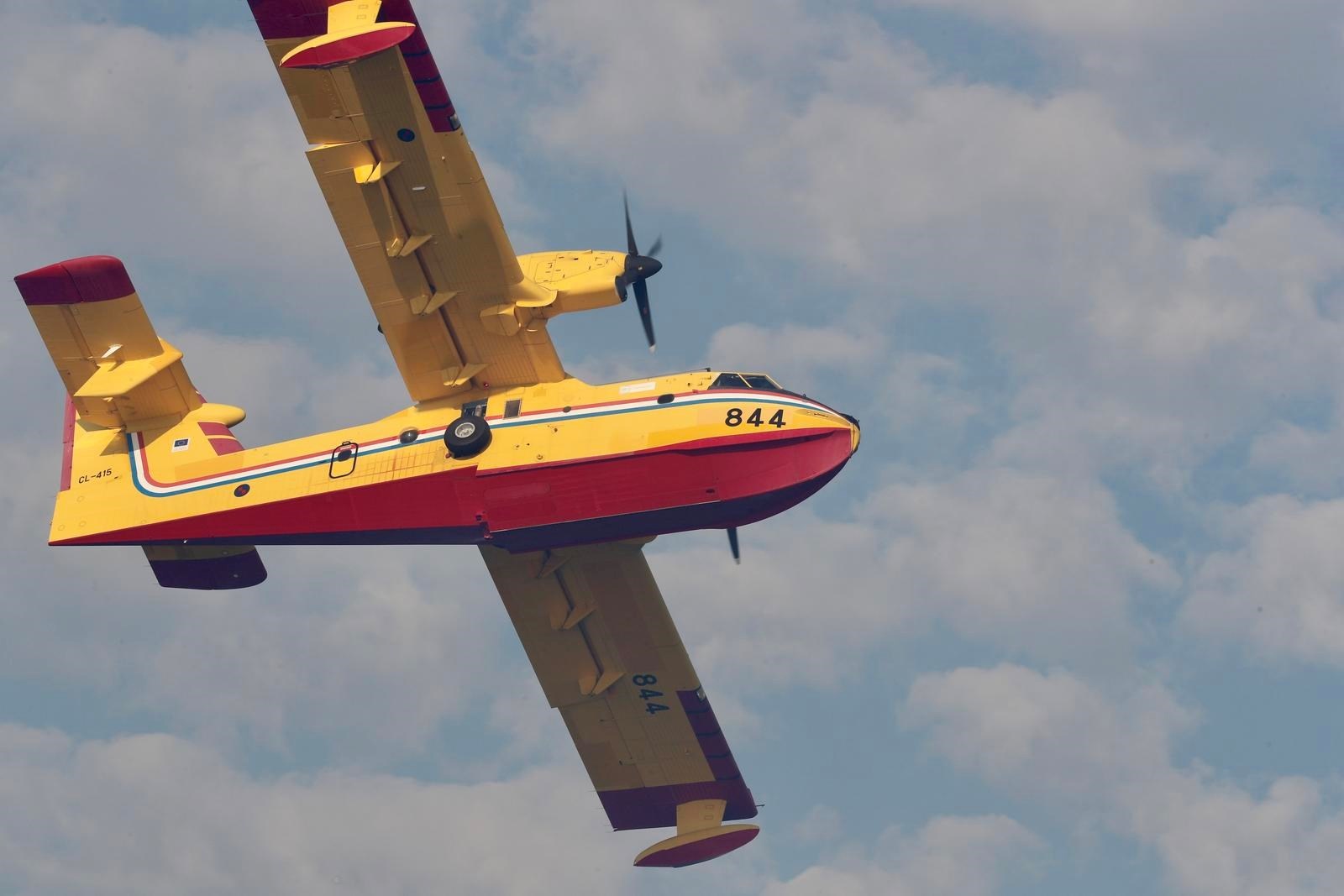 Izbio požar kod Vranskog jezera, u zraku kanader i Air Tractor