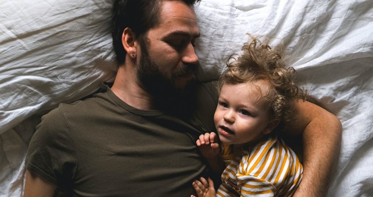 Stručnjaci izračunali koliko dana godišnje roditelji potroše na uspavljivanje djece