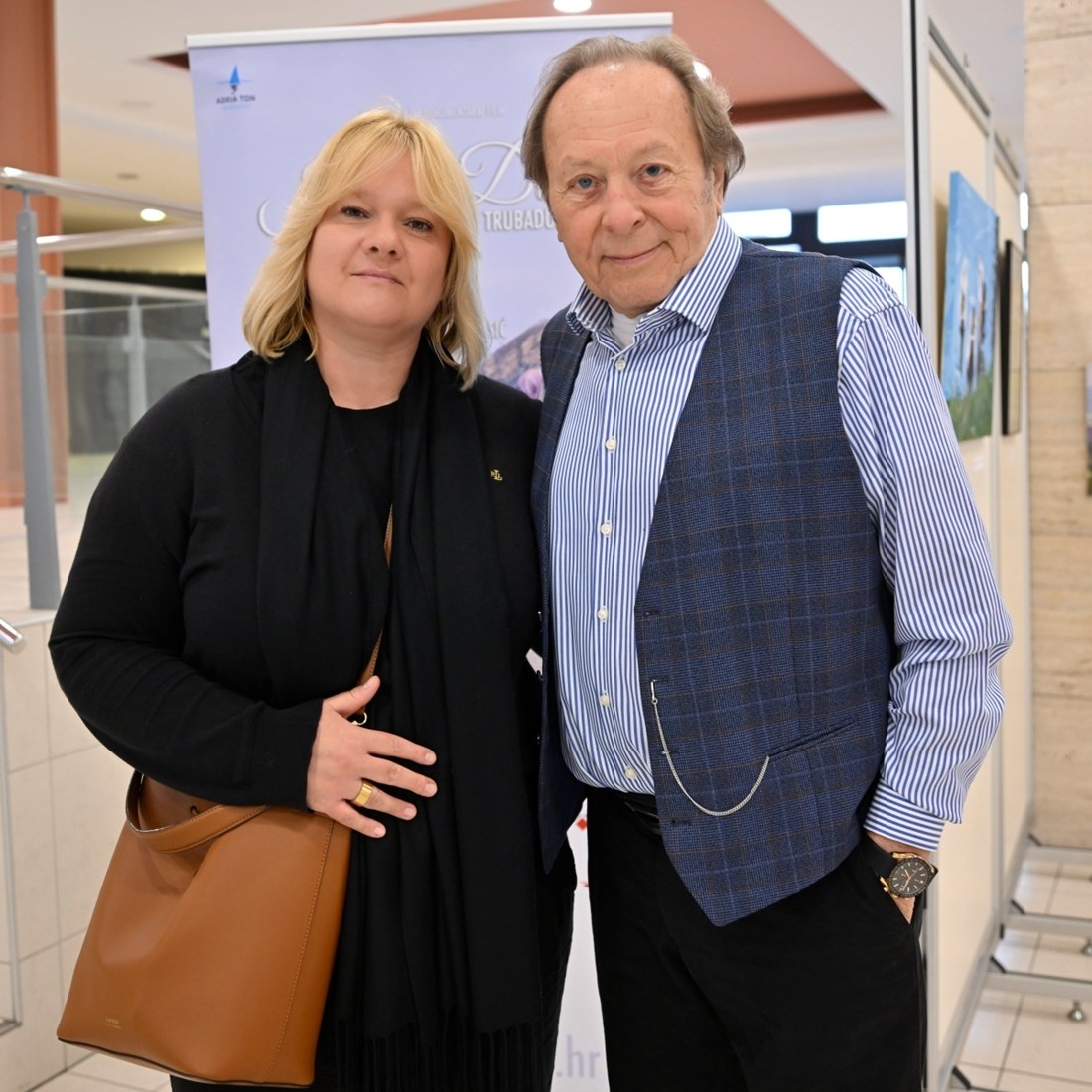 Miro Ungar (87) i supruga Sara (45) snimljeni u rijetkom zajedničkom izlasku