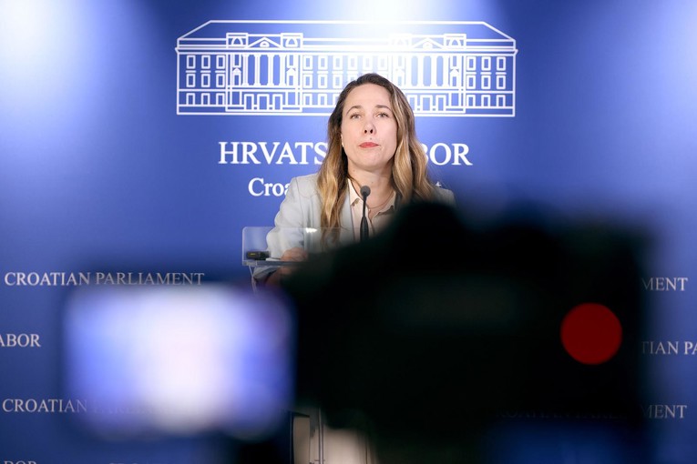 Selak Raspudić ministrici: Jesu li djeca dobila deset puta veću dozu?