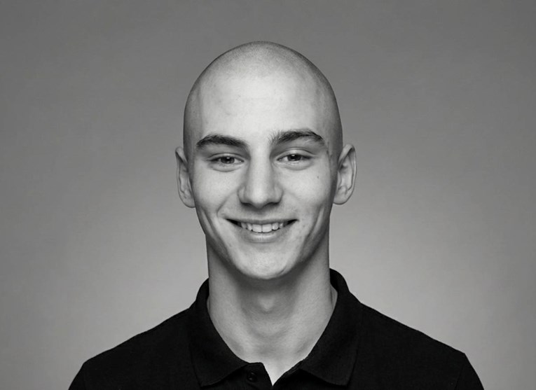 Nenad (18) slavio Badnjak u kafiću u Srbiji. Par sati nakon ubijen je nožem u vrat