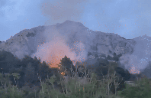 VIDEO U kratko vrijeme izbilo niz požara kod Makarske, puno vatrogasaca na terenu