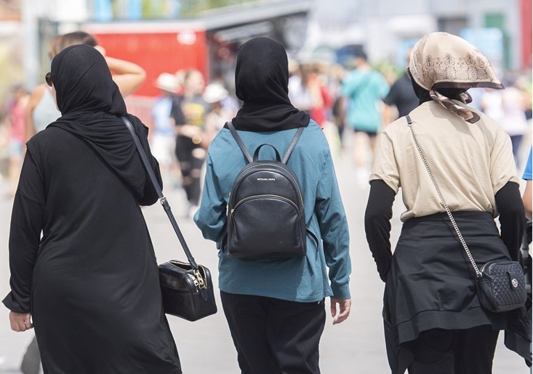 Quebec će zabraniti javnu molitvu