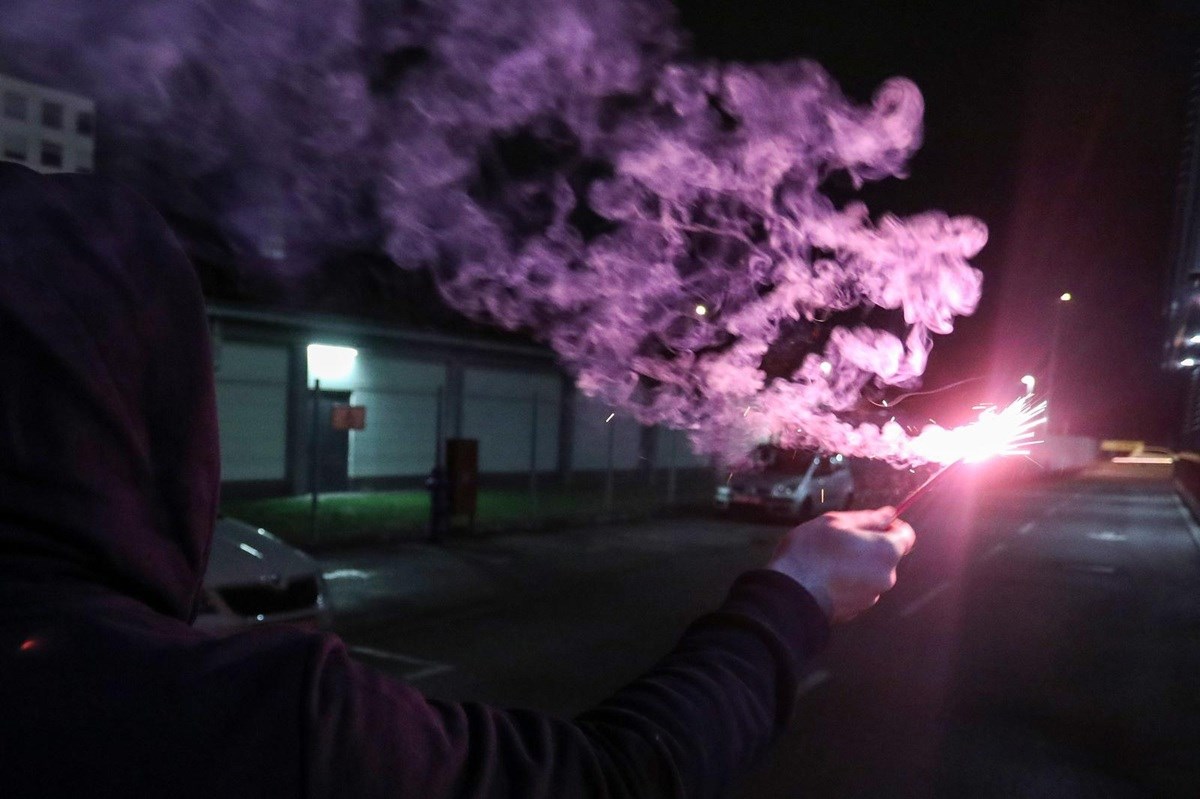 Majka dječaku u Istri kupila jake petarde, policija ga zatekla kako ih baca po cesti