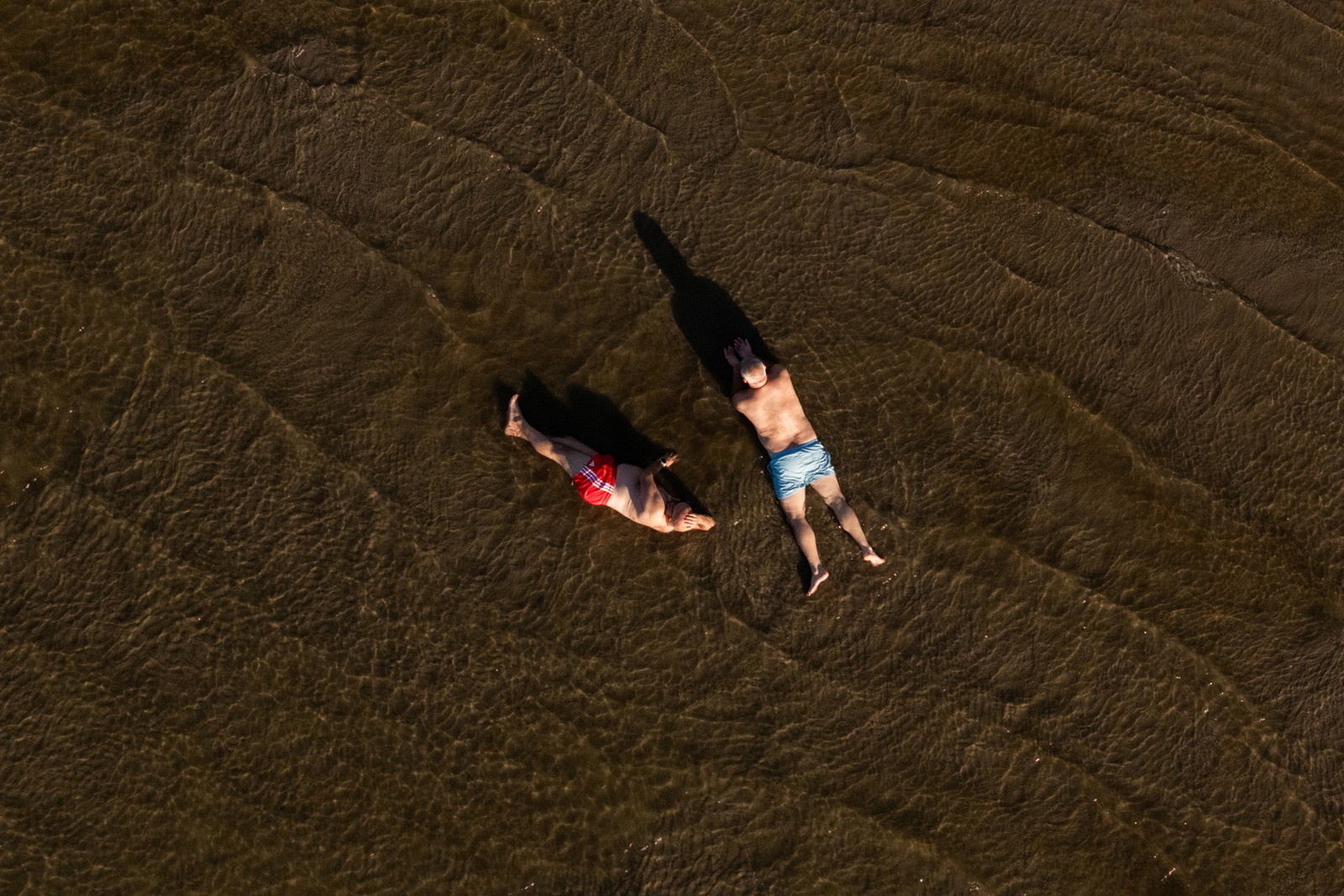 Pješčani sprud preko skoro cijele Drave na plaži Pampas u Osijeku