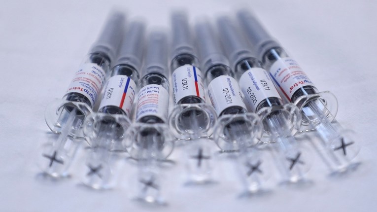 Britanci naručili još dva milijuna doza cjepiva protiv korone