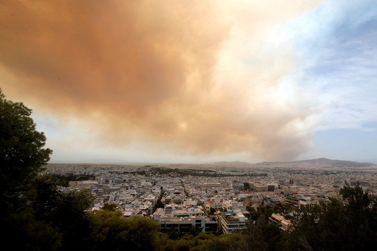 FOTO Kod Atene izbio veliki šumski požar