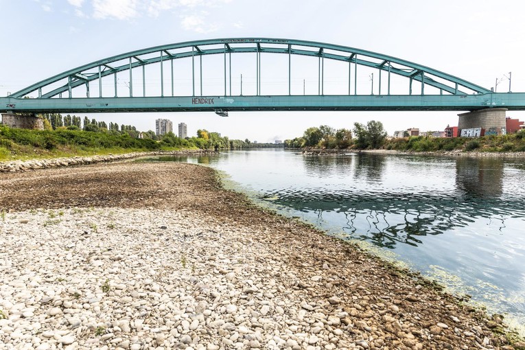 FOTO Sava se u Zagrebu jako povukla, na mjestima se vidi pola korita