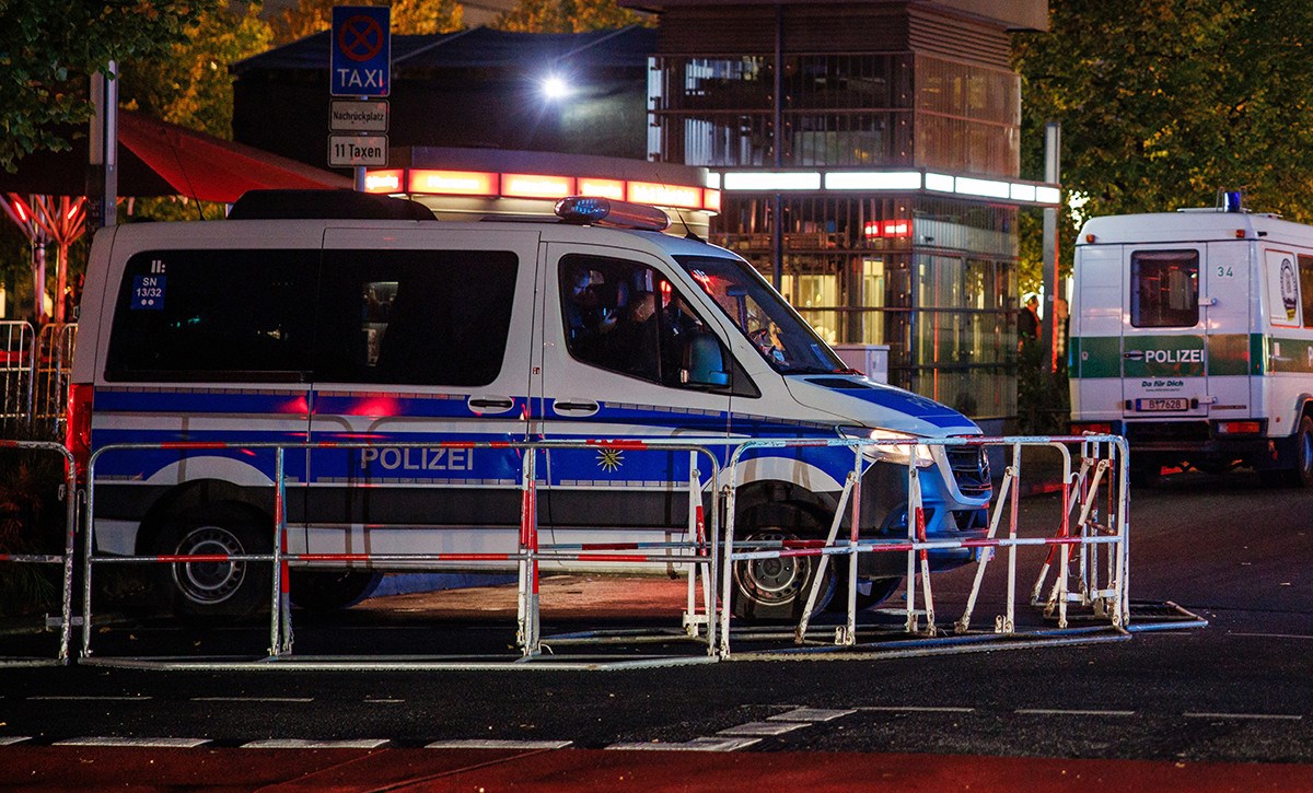 Policija u Bochumu upucala gluhonijemu djevojčicu (12). Smije li pucati u dijete?