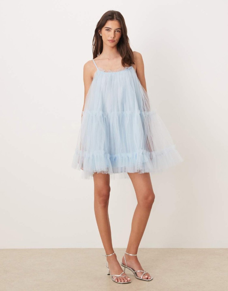 Devetdeseta so spet v modi: znova nosimo to nostalgično obleko