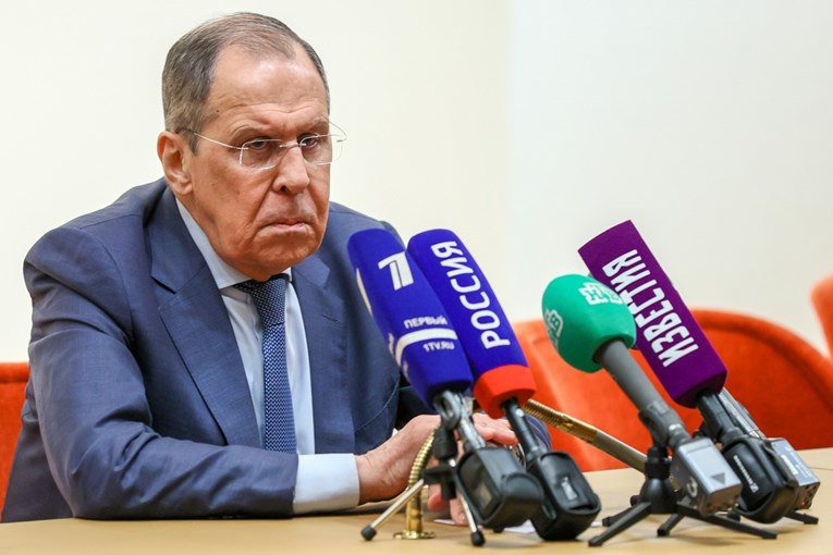 Lavrov umjesto odlaska u Srbiju sazvao presicu