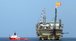 Tankeri zbog napada izbjegavaju Crveno more. Porasle cijene nafte