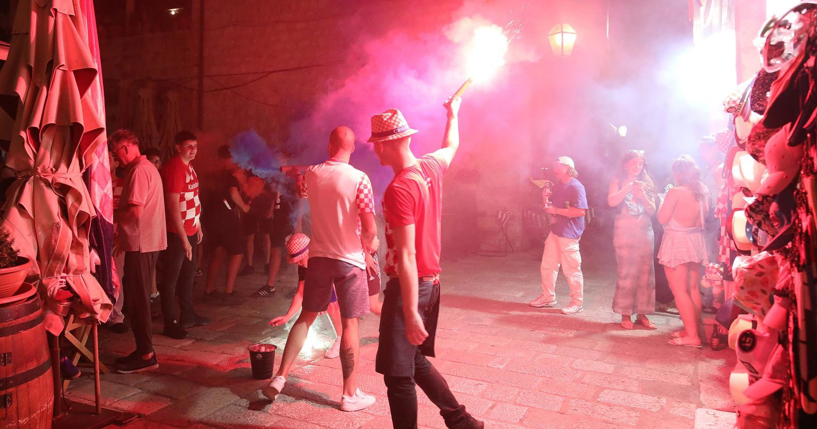 FOTO Pogledajte kakva je atmosfera u Dubrovniku za vrijeme utakmice