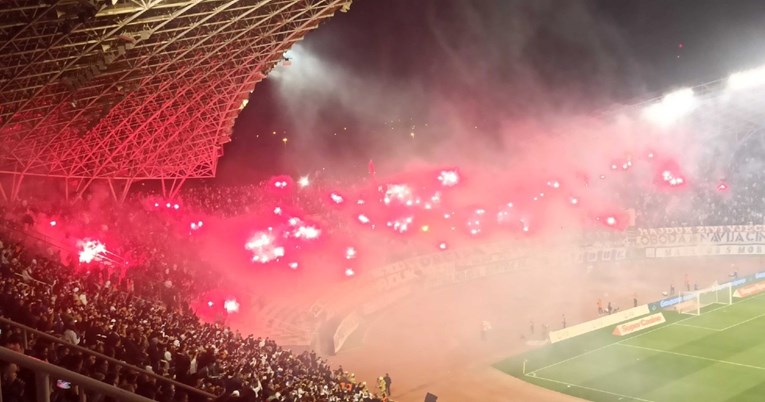 Pogledajte bakljadu kojom je Torcida nakratko prekinula derbi