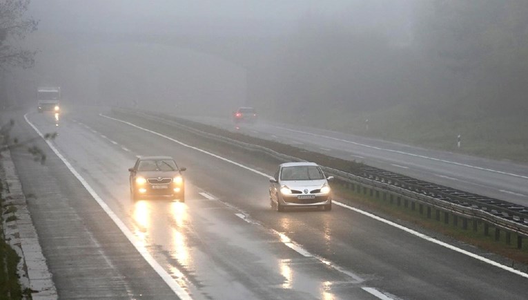 Ceste su mokre i skliske, mjestimice moguća poledica