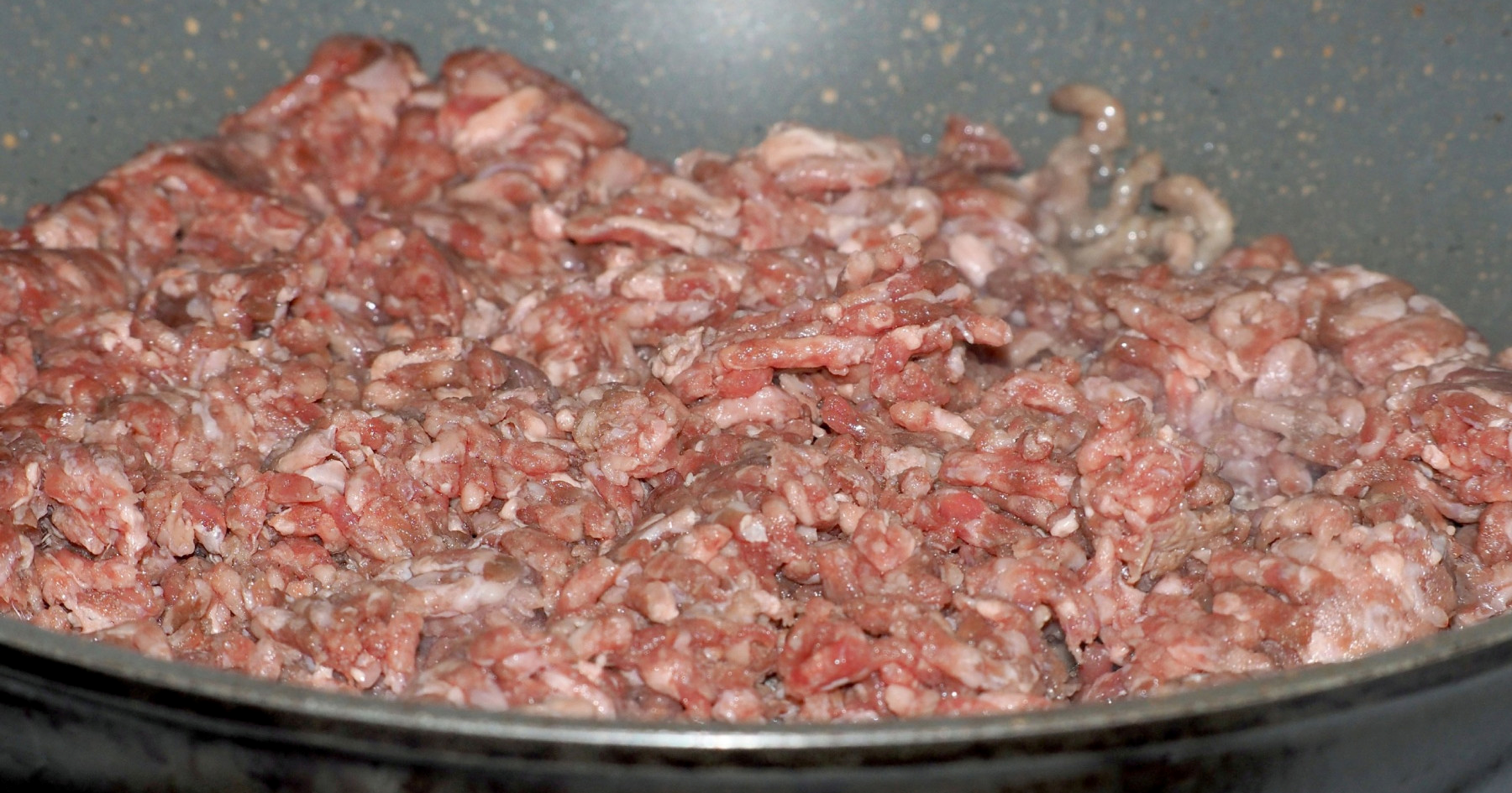 Je li sigurno jesti mljevenu junetinu koja je na mjestima posivjela?