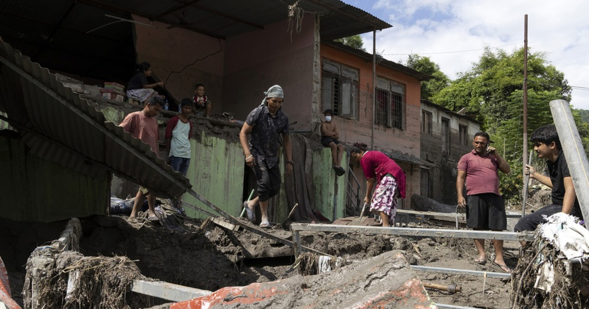 U Nepalu pronađen i spašen Britanac. Za više od 4000 ljudi još se traga