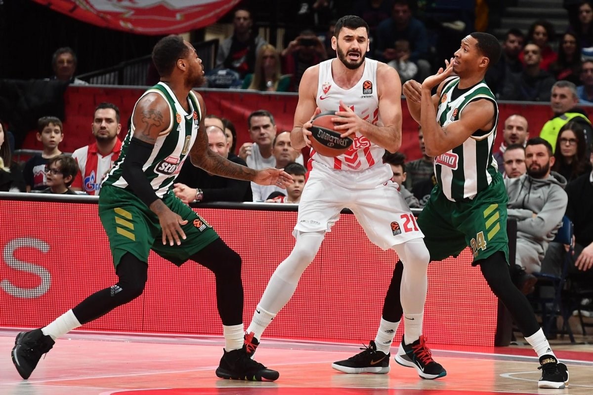 Bivši Cibonin igrač zaboravio da igra za Zvezdu. Snimka s time-outa postala hit