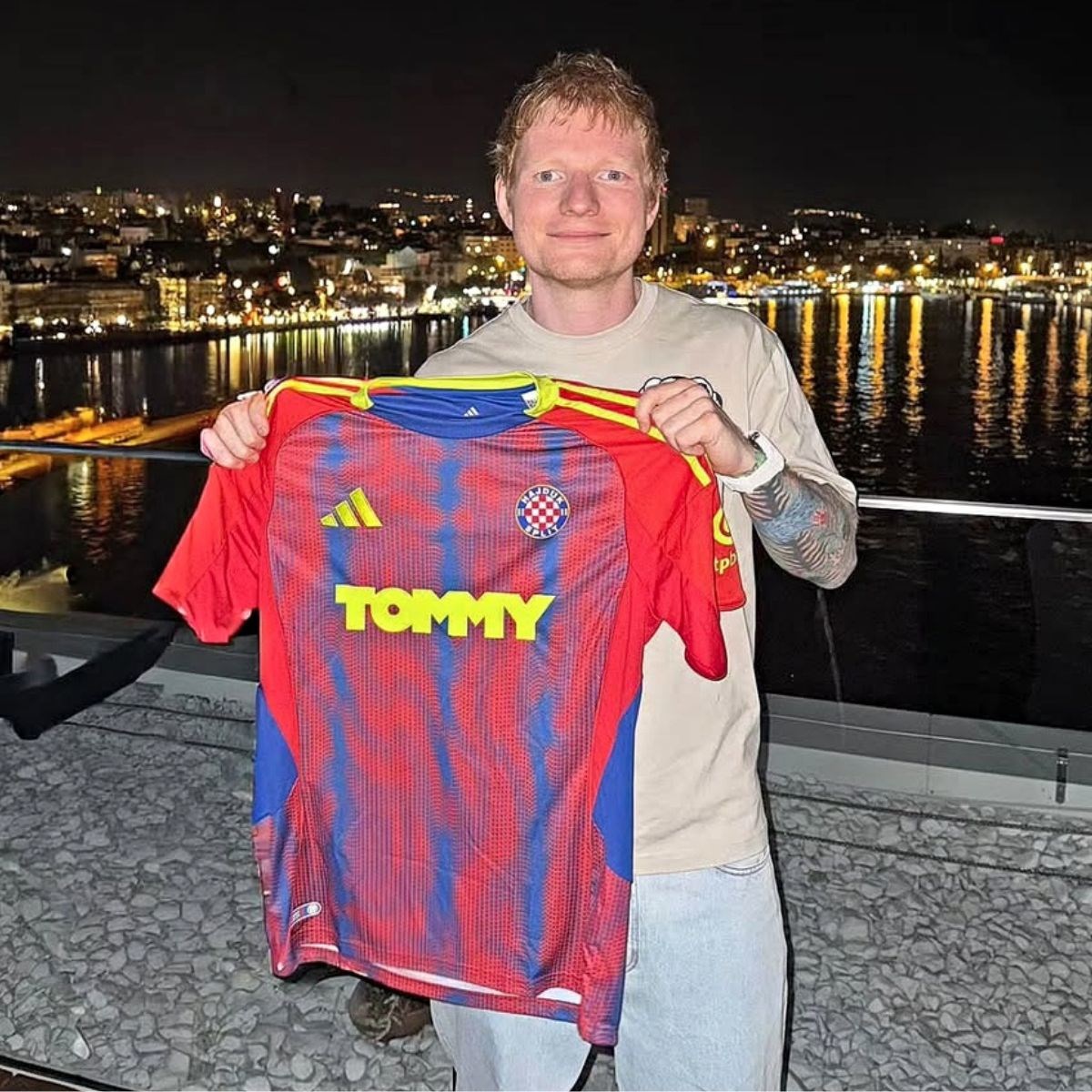 Hajduk se pohvalio fotkom Eda Sheerana s njihovim dresom