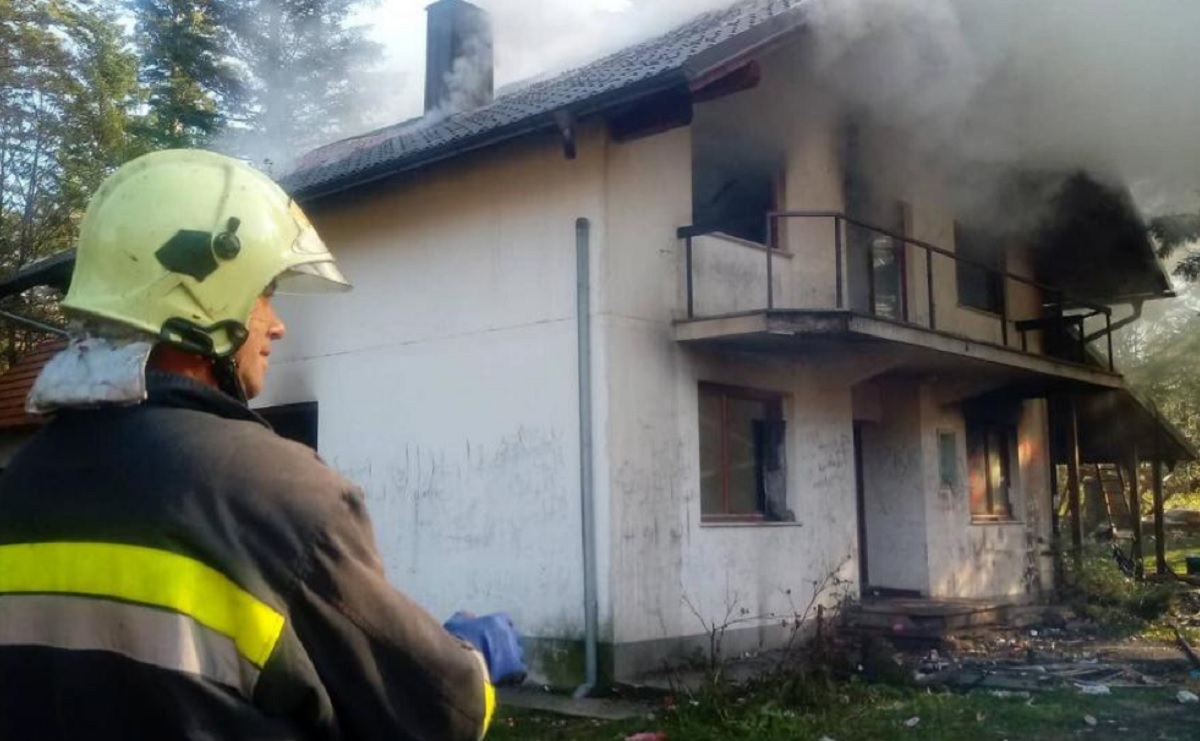 Masovna tučnjava migranata kod Bihaća, zapaljen lovački dom uz hrvatsku granicu
