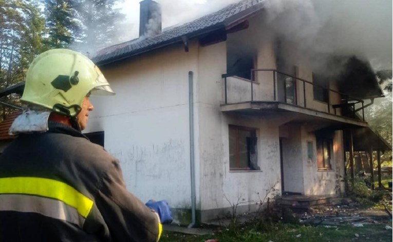 Masovna tučnjava migranata kod Bihaća, zapaljen lovački dom uz hrvatsku granicu