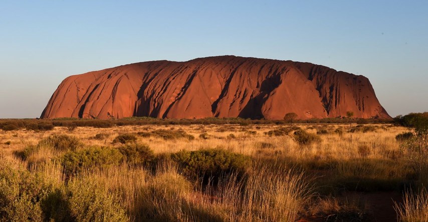 Turisti navalili na slavnu australsku stijenu prije zabrane