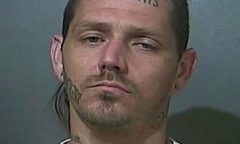 Uhićeni kriminalac postao predmet sprdnje zbog tetovaže na čelu