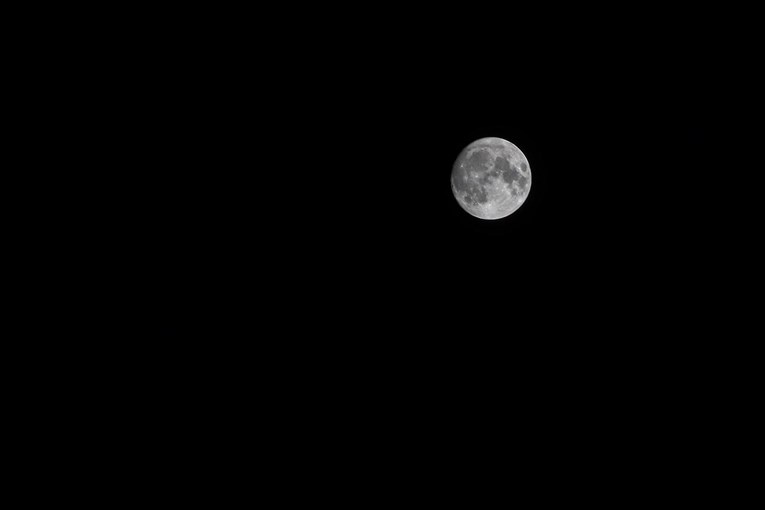 Mjesec iznad Hrvatske sinoć je izgledao predivno, pogledajte fotke iz Rijeke i Zadra