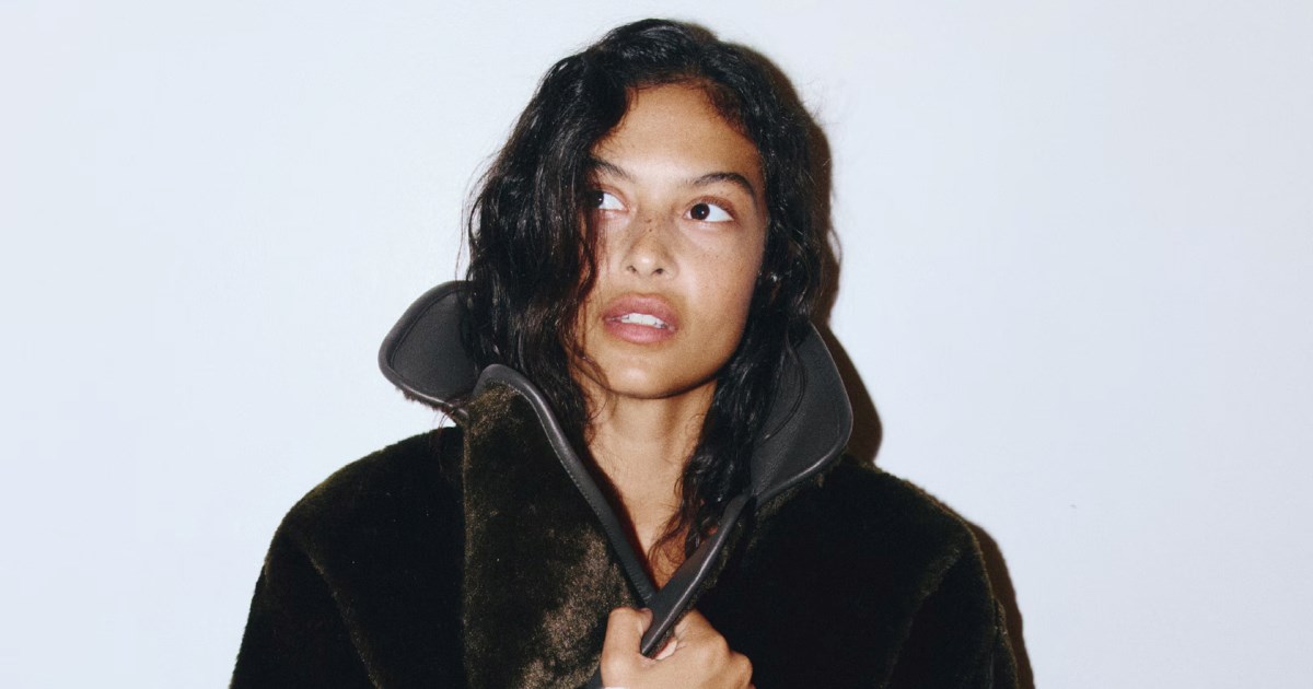 Ova H&M jakna izgleda kao dizajnerski komad, a sada košta upola manje