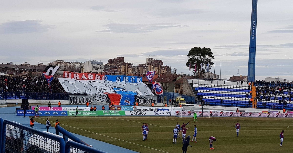 FOTO Torcida u Osijeku transparentom odala počast preminulom hajdukovcu