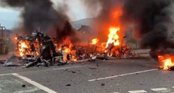 Novi val nasilja u Sjevernoj Irskoj, rulja zapalila bus, ozlijeđeno više policajca