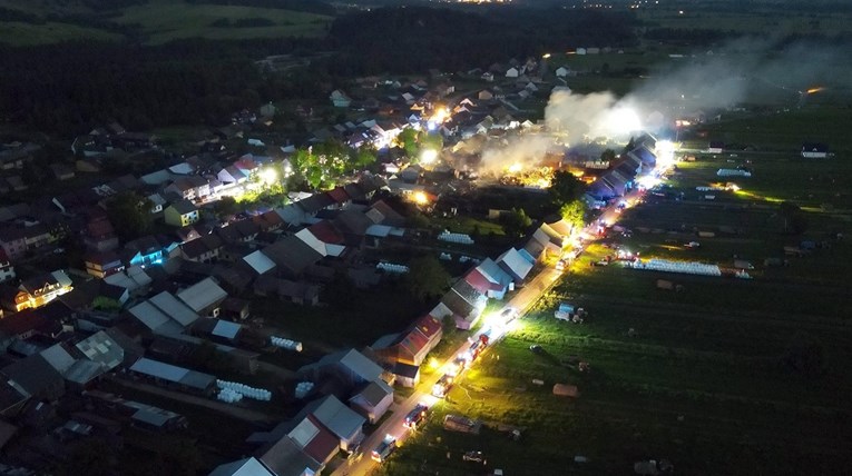 U požaru u Poljskoj uništeni deseci kuća, devet osoba ozlijeđeno